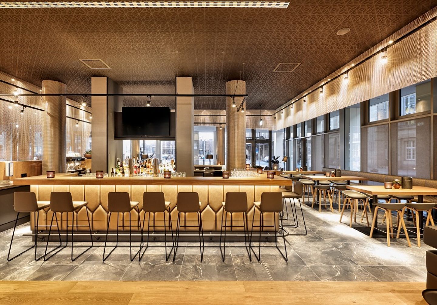 <p>HYPERION Hotel Leipzig - Bar - MICE Service Group</p>