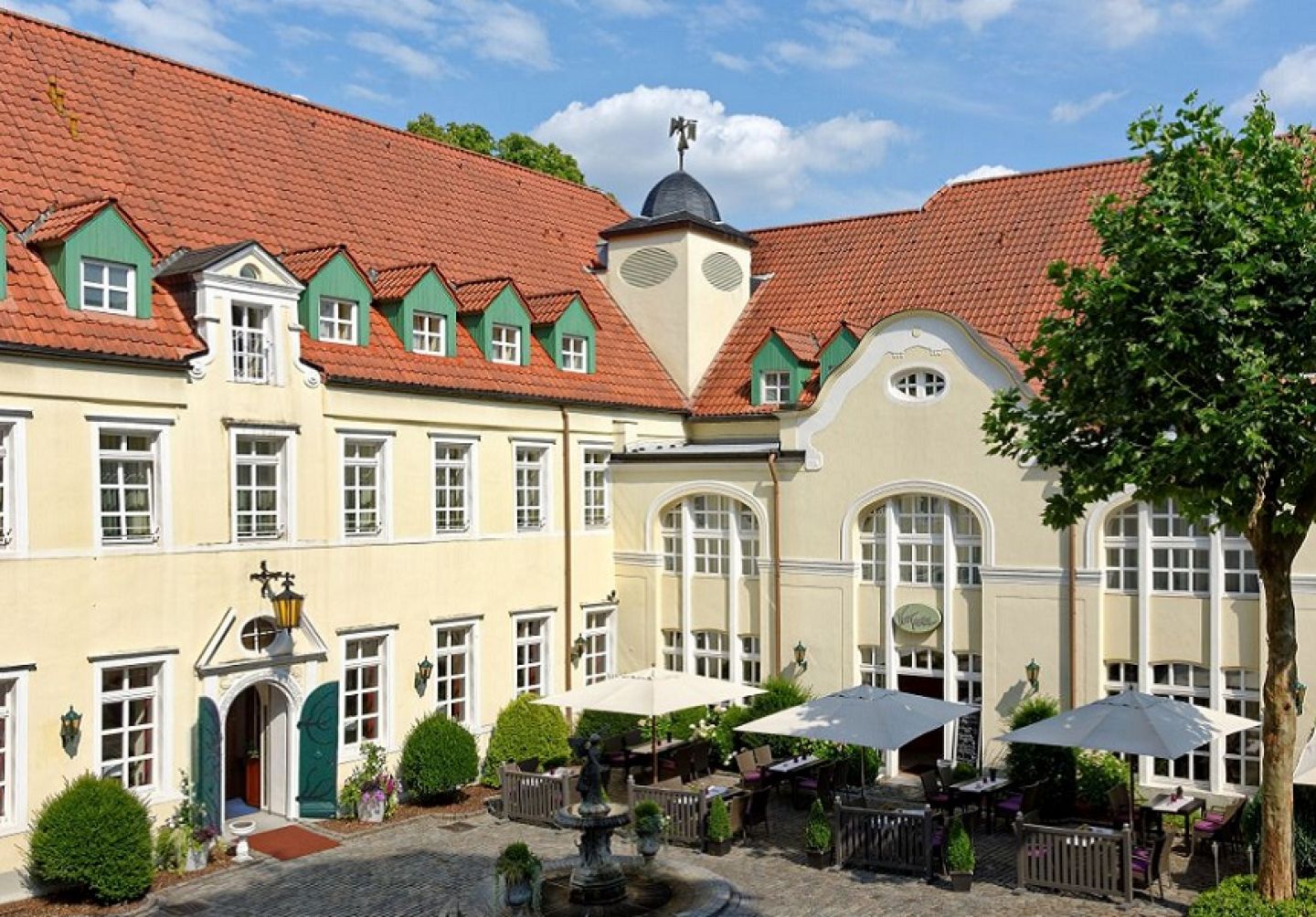 <p>Best Western Premier Parkhotel Engelsburg - Aussenansicht - MICE Service Group</p>